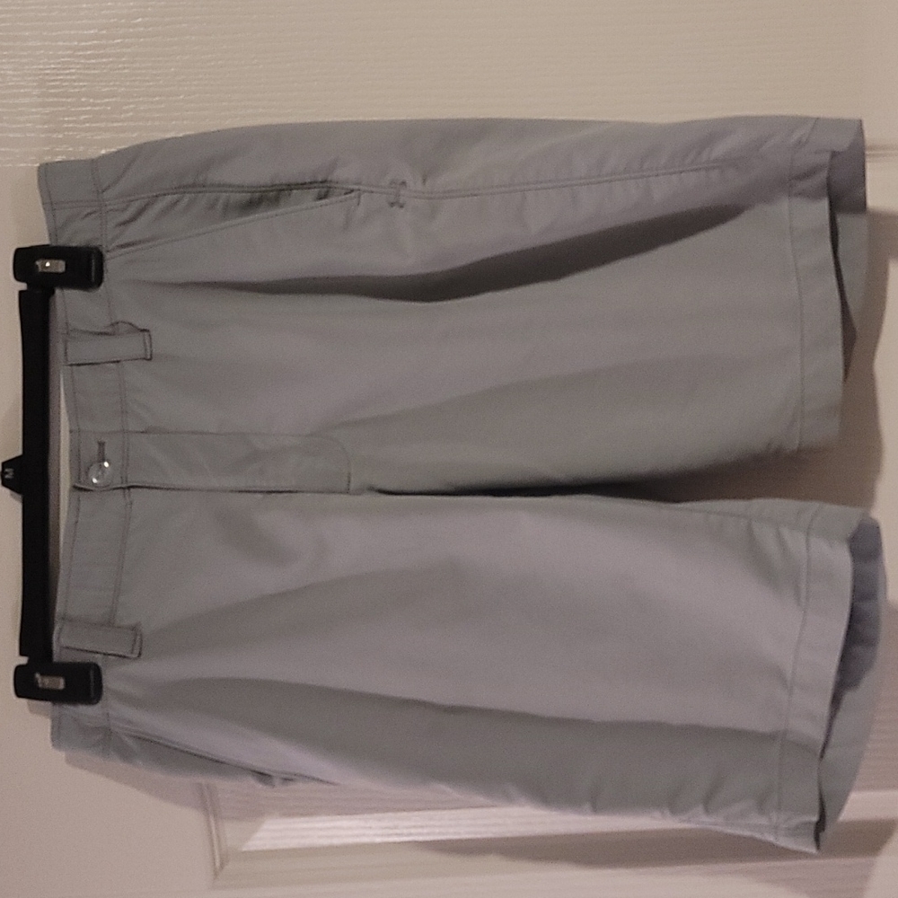 Men's Under Armor size 32 blue golf short